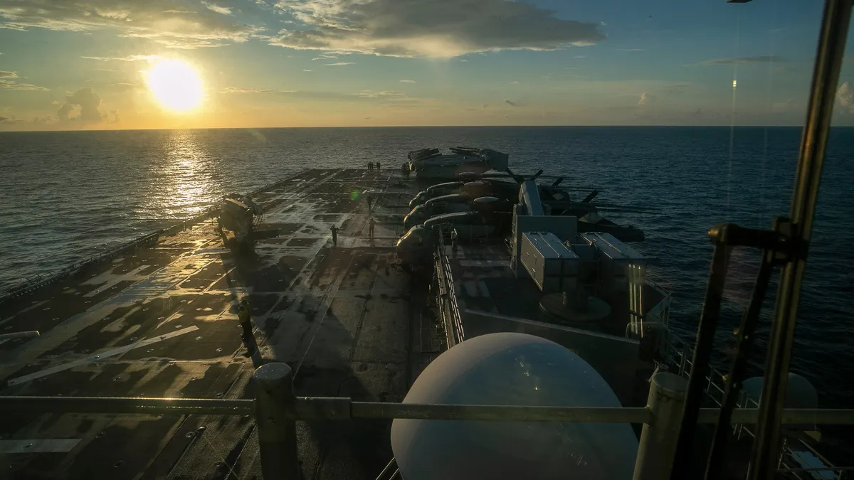 Nava de asalt USS Tripoli, în Orientul Mijlociu (sursa: Facebook/U.S. Central Command)