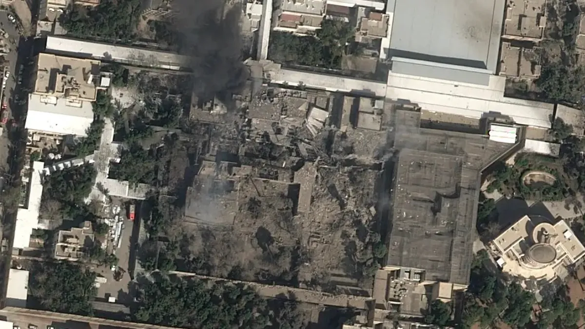 Ayatollah-ul Khamenei ar fi fost ucis, reședința sa a fost făcută una cu pământul. Iranul neagă (sursa: X/Christiaan Triebert)