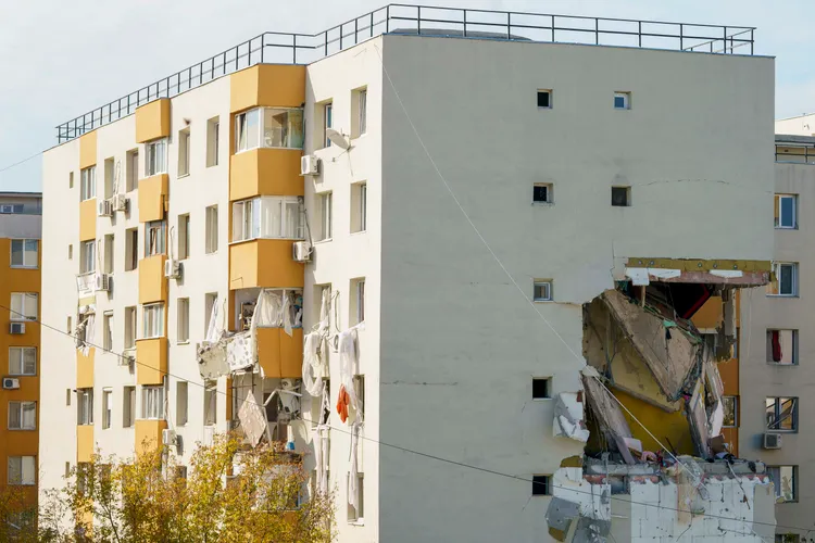 Branșament ilegal la gaz, probabila cauză a exploziei din Rahova (sursa: Inquam Photos/Tudor Pană)