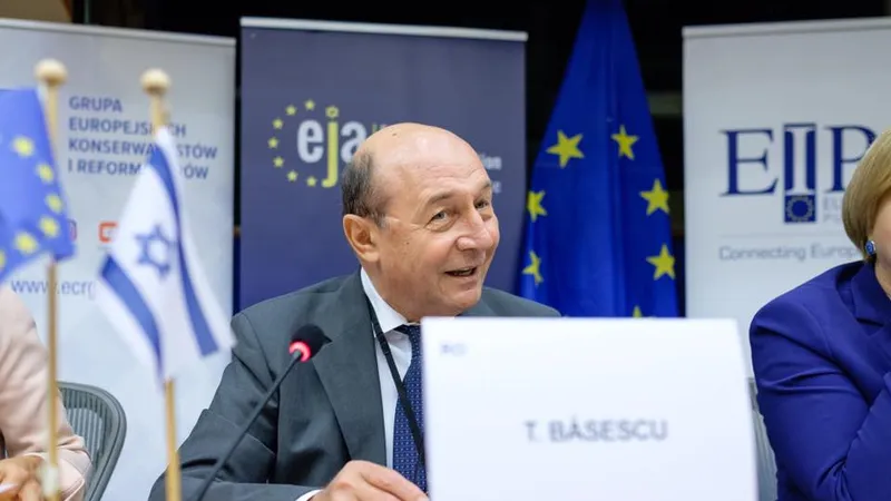 Băsescu votează Nicușor, Firea poate câștiga (sursa: Facebook/Traian Băsescu)