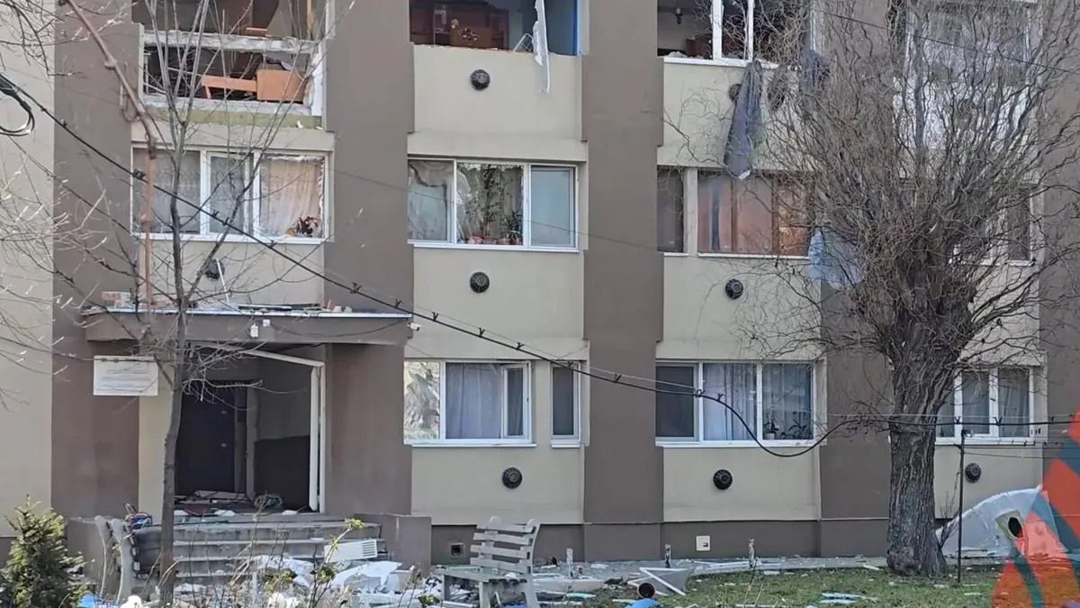 Explozie într-un bloc din Buzău (sursa: Facebook/Reporter Buzoian)