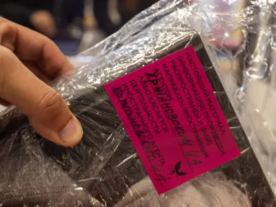 Cărți interzise în librăriile din Rusia (sursa: novoyagazeta.eu/Novaya Baltiya)