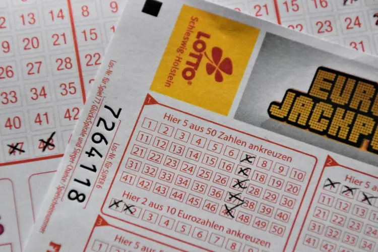 Avere câștigată la loto, bilet uitat (sursa: Pexels/Waldemar Brandt)