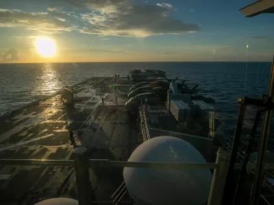 Nava de asalt USS Tripoli, în Orientul Mijlociu (sursa: Facebook/U.S. Central Command)