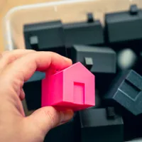 Amenzi pentru proprietarii fără poliță PAD în 2026. Ce s-a schimbat pentru blocurile cu risc seismic