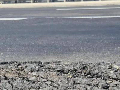 Asfalt denivelat pe A0 după inaugurare (sursa: Facebook/Catalin Deacu)