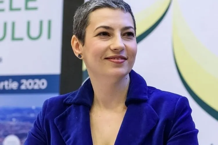 După ce a scris că regina Marii Britanii bea zilnic cinci-șase pahare de vin românesc, penelista Vijulie și-a închis pagina de Facebook