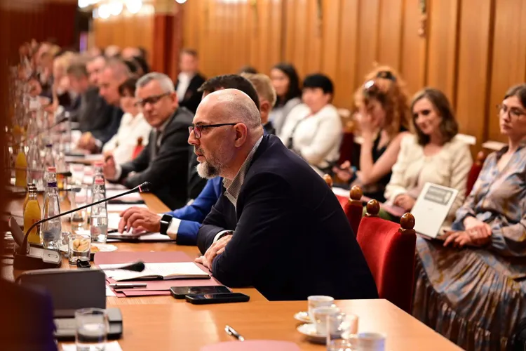 Programul de guvernare blocat, fără premier (sursa: Facebook/Kelemen Hunor)