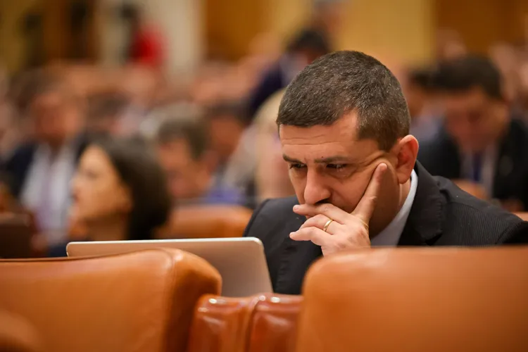 Directorii puși politic la companiile ministerului Economiei iau salarii astronomice, spune noul ministru USR Foto: Facebook