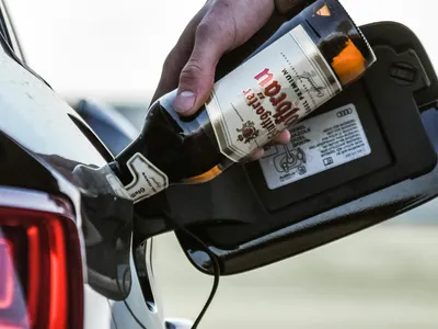 Românii beau și conduc fără teamă de lege (sursa: Pexels/Leon Kohle)