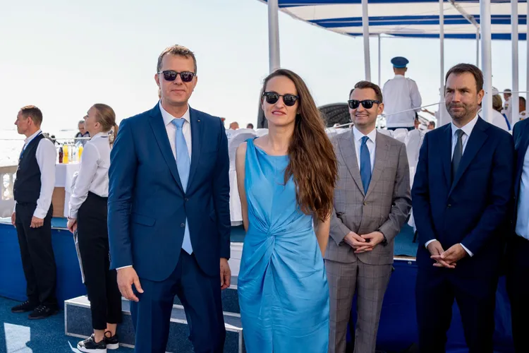 După Moșteanu, încă un ministru USR se opune tăierii salariilor din ministerul pe care-l conduce Foto: Facebook