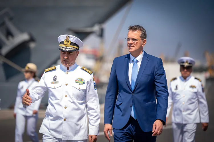 Acuzații grave ale ministrului Apărării către serviciile de informații Foto: Facebook