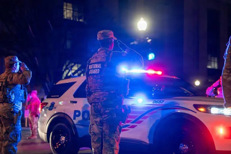 SUA suspendă procedurile de acordare de azil (sursa: Facebook/D.C. National Guard)