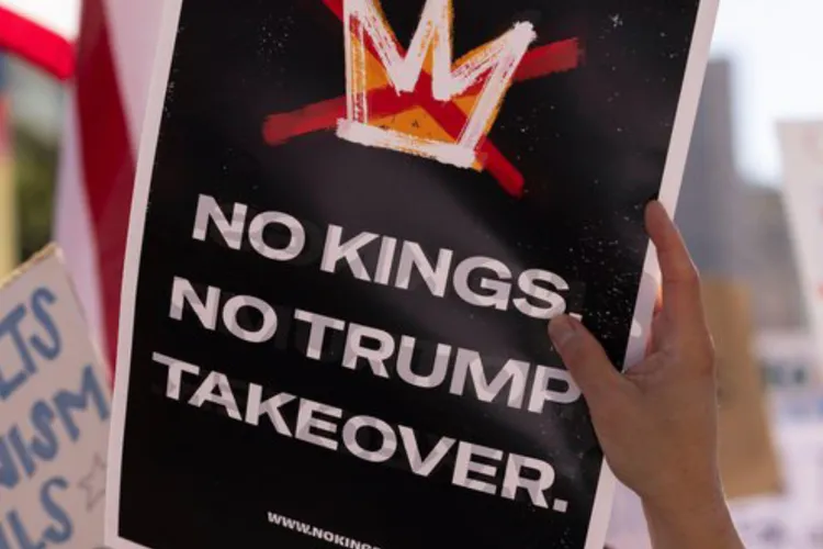 Proteste masive anti-Trump, 8 milioane de oameni (sursa: nokings.org)