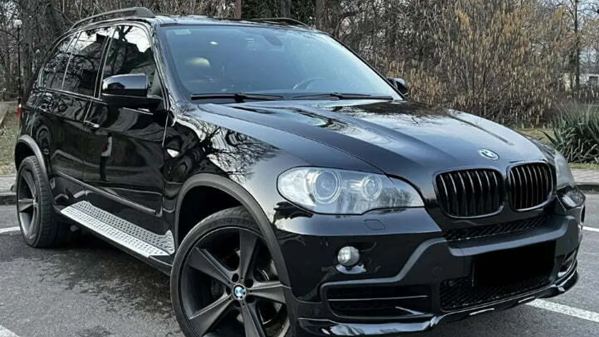 Banii din prostituție s-au dus pe un X5 alcool și droguri (sursa: ziaruldeiasi.ro)