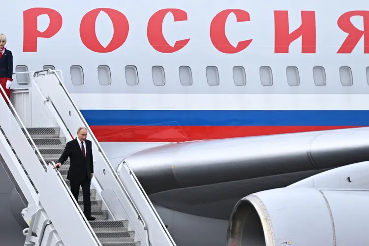 Va permite România survolul avionului lui Putin, spre Budapesta? Foto: Kremlin.ru