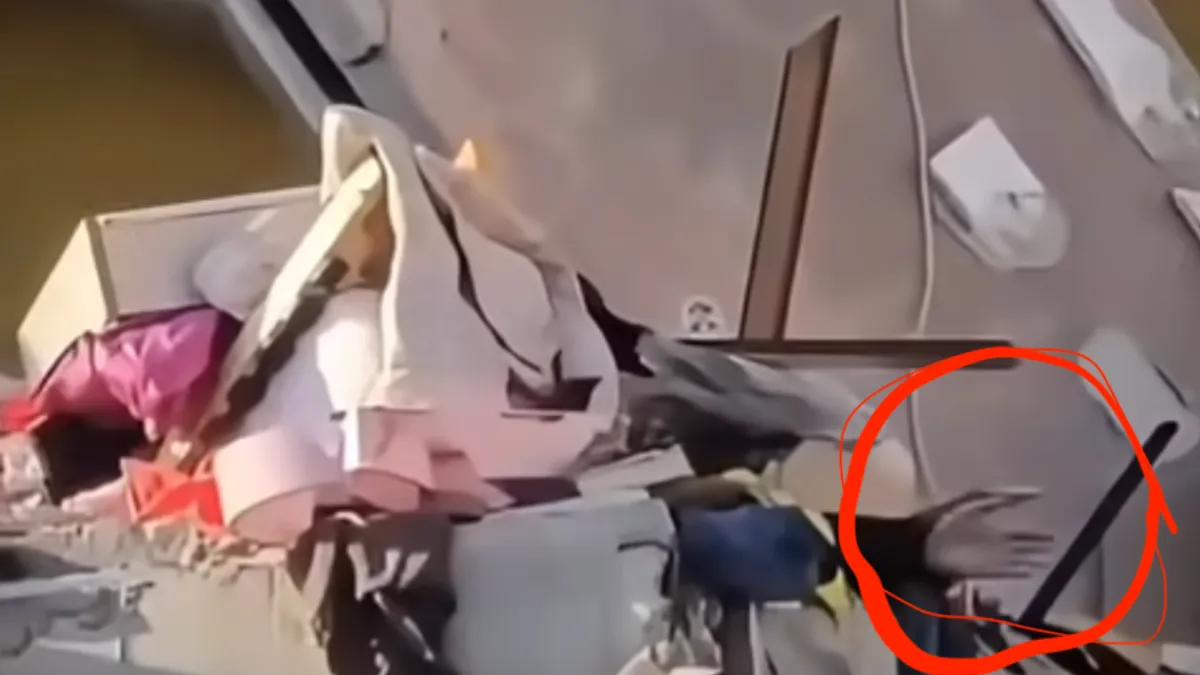 Miracolul din Rahova: o mână iese de sub o placă de beton după explozie (sursa: Facebook/Sonia Simionov)