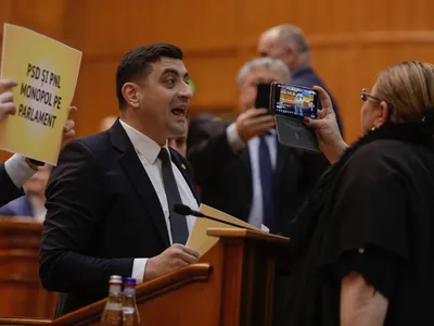 Șoșoacă și Simion, cel mai mare circ în Parlament Foto: Inquam/Octav Ganea