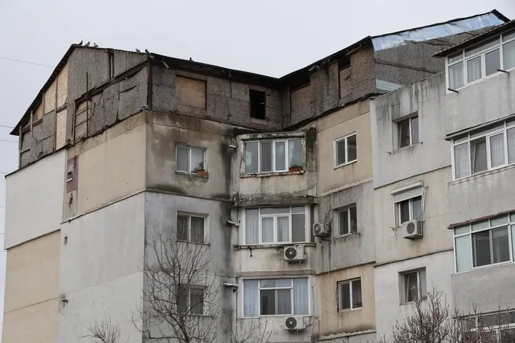 Șarpantele și mansardele ilegale vor fi demolate (sursa: Facebook/Primăria Municipiului Iași)