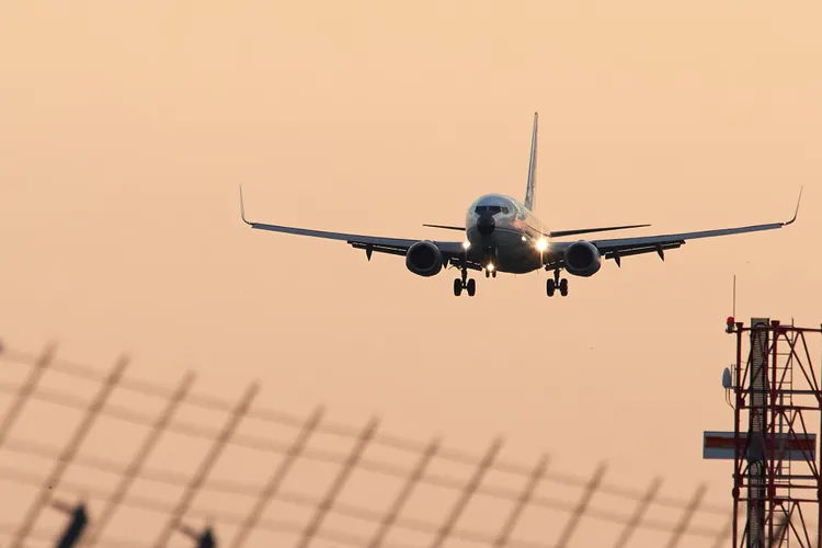 Cele mai ieftine bilete de avion, rezervate sâmbăta şi duminica Foto: Facebook Mihai Popa