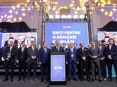 Nici o femeie pe scena PNL, la fotografia învingătorilor Foto: Inquam/ George Călin