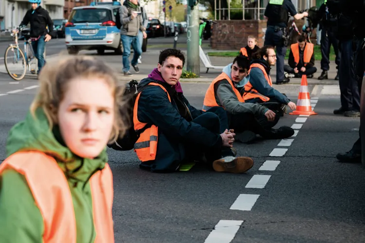 Zeci de străzi berlineze, blocate climatic (sursa: letztegeneration.de)