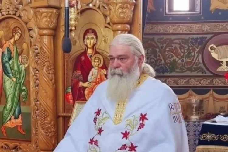 Preotul Calistrat, apărat de starețul mănăstirii (sursa: ziaruldeiasi.ro)