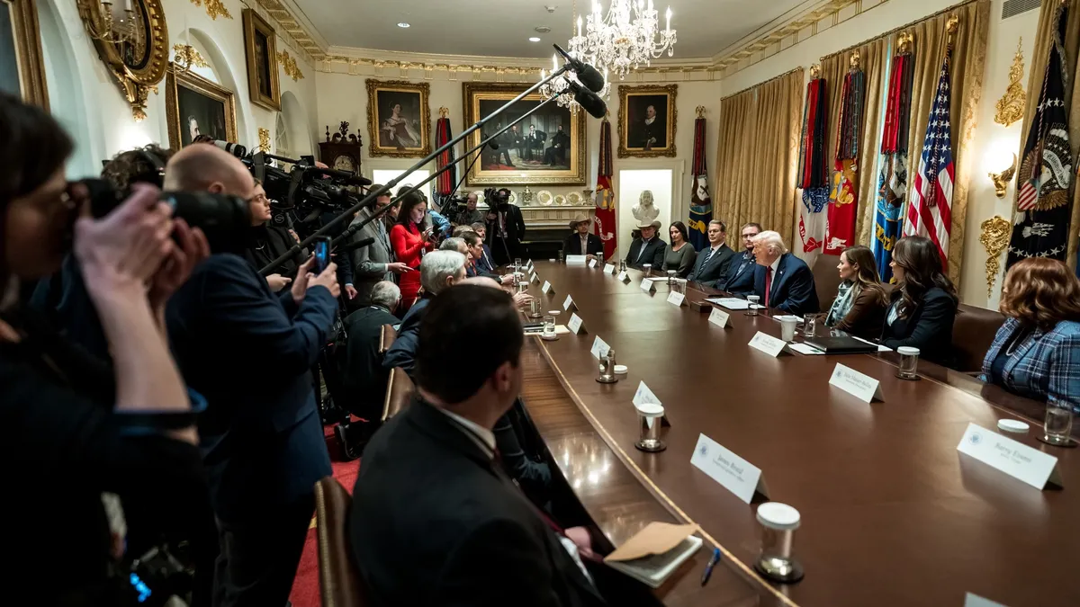 Trump admite riscul unei înfrângeri republicane (sursa: Facebook/The White House)