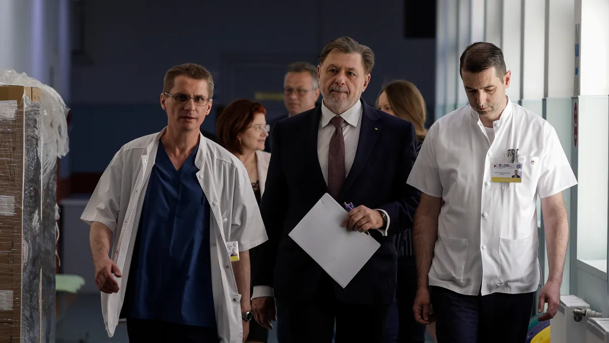 Conducerea Sf. Pantelimon, prin directorul medical Mihai Dimitriu, în stânga imaginii, a acuzat ziariștii de constituirea unui „grup infracțional organizat” Foto: Inquam/Octav Ganea