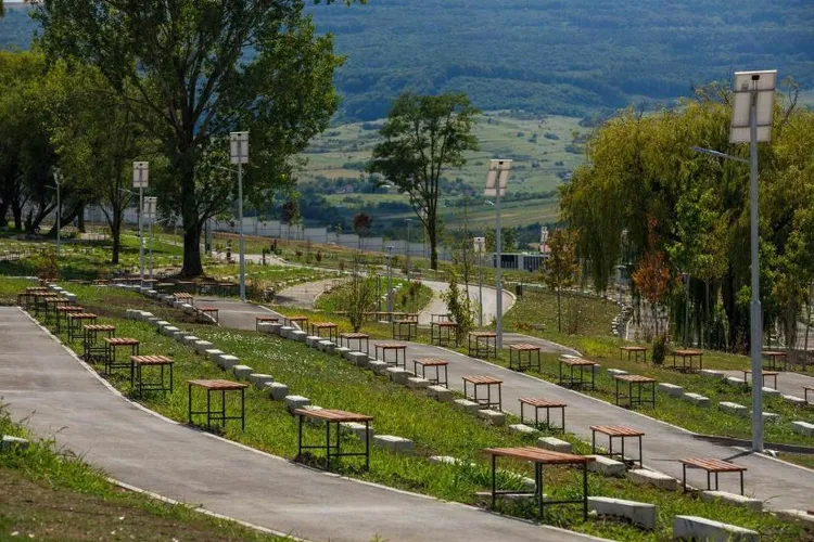 Cimitir-parc la Cluj, primul de acest gen din România: se va deschide în primăvara acestui an. Fiecare loc de veci, utilizat "într-o manieră constructivă", spune Emil Boc