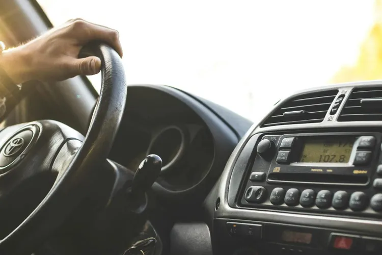 Ce să verifici la mașina second-hand (sursa: Pexels/Sindre Fs)