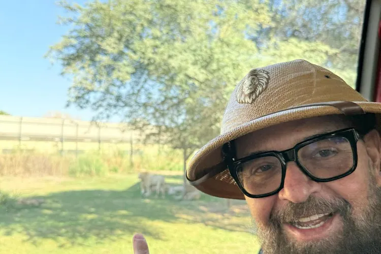 Piedone, cazat la hotelul lui Rușanu în ziua în care s-a prefăcut că-l controlează, a ras minibarul Foto: Facebook