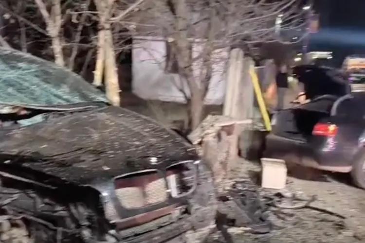 Un tânăr de 20 de ani care conducea un BMW a ucis alți doi tineri în a doua zi de Crăciun (sursa: Facebook/Bistriteanul.ro)