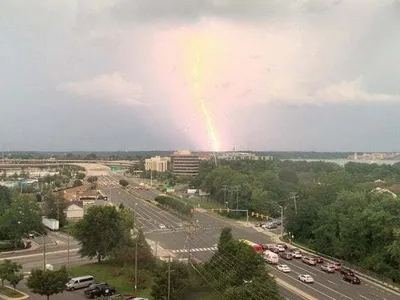 Casa Albă, "atacată" de fulgere letale (sursa: Facebook/Meteorologist Max Tsaparis)