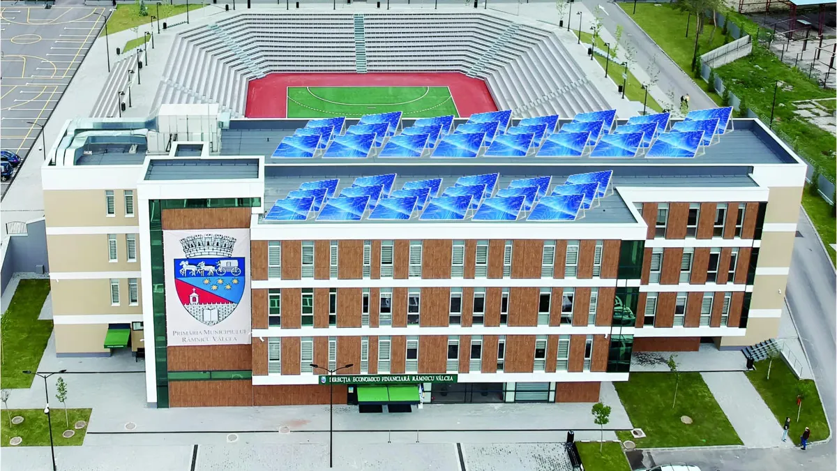 Reducere de 95% la plata electricității (sursa: Facebook/Primăria Municipiului Râmnicu Vâlcea)