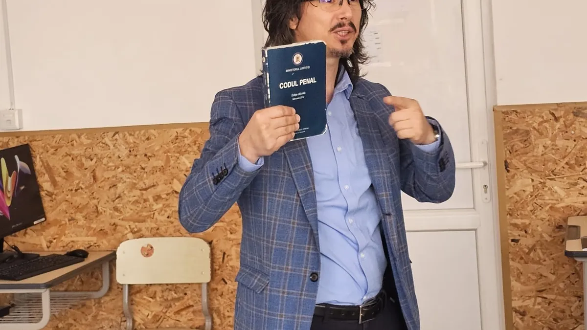 Solicitare aberantă a BEC: eliminarea unei postări a lui Danileț, care îl susține pe Nicușor Dan Foto: Facebook