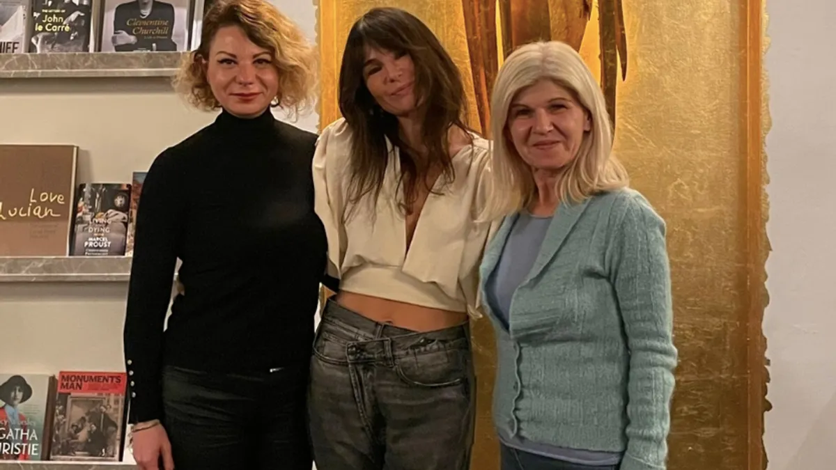 Ciolacu, atacat de angajata Metropola TV Cora Muntean, aici cu Dana Budeanu și consiliera Gabrielei Firea, Ligia (Enache) Gheorghe (sursa: Facebook/Cora Muntean)