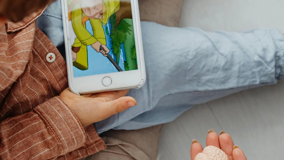 Copiii fără smartphone pierd aptitudini digitale (sursa: Pexels/Kaboompics)