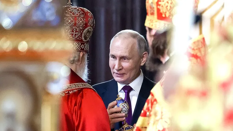 Putin, cadouri pentru luxosul patriarh Kirill (sursa: kremlin,.ru)