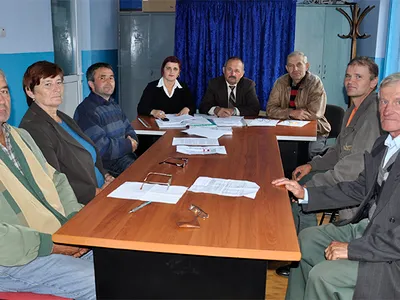 Candidatul PSD la primăria unei comune cu 88 de locuitori a reușit să strângă 100 de semnături Foto: Consiliul Local Batrana
