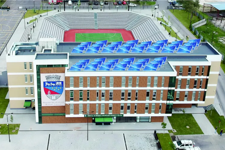 Reducere de 95% la plata electricității (sursa: Facebook/Primăria Municipiului Râmnicu Vâlcea)