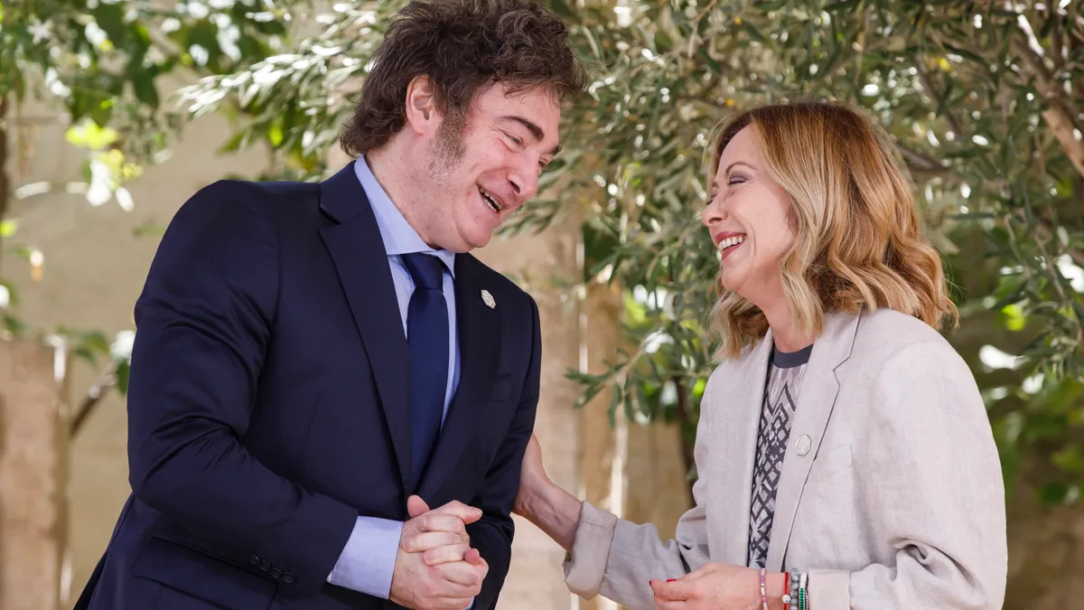 Italia a primit a cincea tranșă din PNRR, anunță premierul Meloni - aici alături de președintele Argentinei Javier Milei Foto: Twitter 