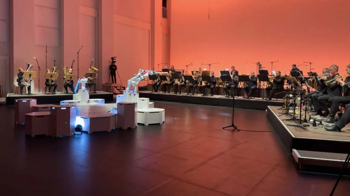 Robot dirijor face istorie în muzică (sursa: jkftv.de)