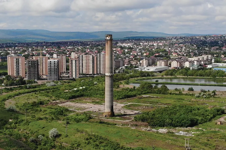 Detonare controlată la Iași, coșul Fortus (sursa: ziaruldeiasi.ro))