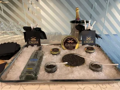 Expoziția României: caviar rusesc vodcă ucraineană (sursa: Facebook/Pavilionul Romaniei Expo 2020 Dubai)