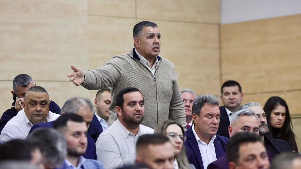 Grindeanu aruncă primarilor o mega-șpagă, în bătălia cu Bolojan: le va da pensiile speciale Foto: Facebook Sorin Grindeanu