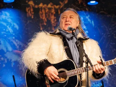 Ștefan Hrușcă, turneu național de colinde (sursa: Facebook/Stefan Hrusca)