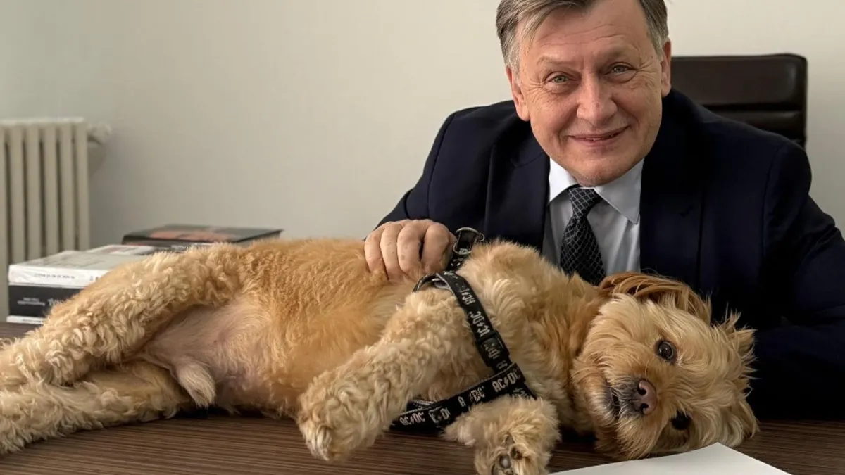 Candidatura lui Crin Antonescu, netransparentă financiar (sursa: Facebook/Crin Antonescu)