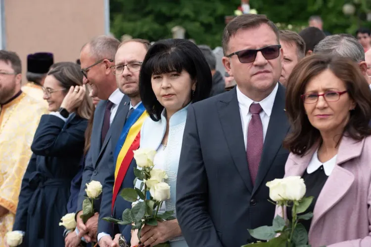 PSD l-a propus pe Budăi, cu facultate la 36 de ani, la președinția comisiei de învățământ a Camerei Deputaților. În 2023, a fost acuzat de hărțuire sexuală