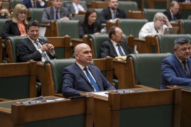 România ar fi scăpat de junk, Fitch ne menține la actualul rating - surse presa pro-PSD